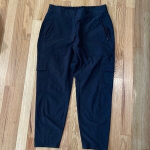 Athleta black cargo pant size 8P